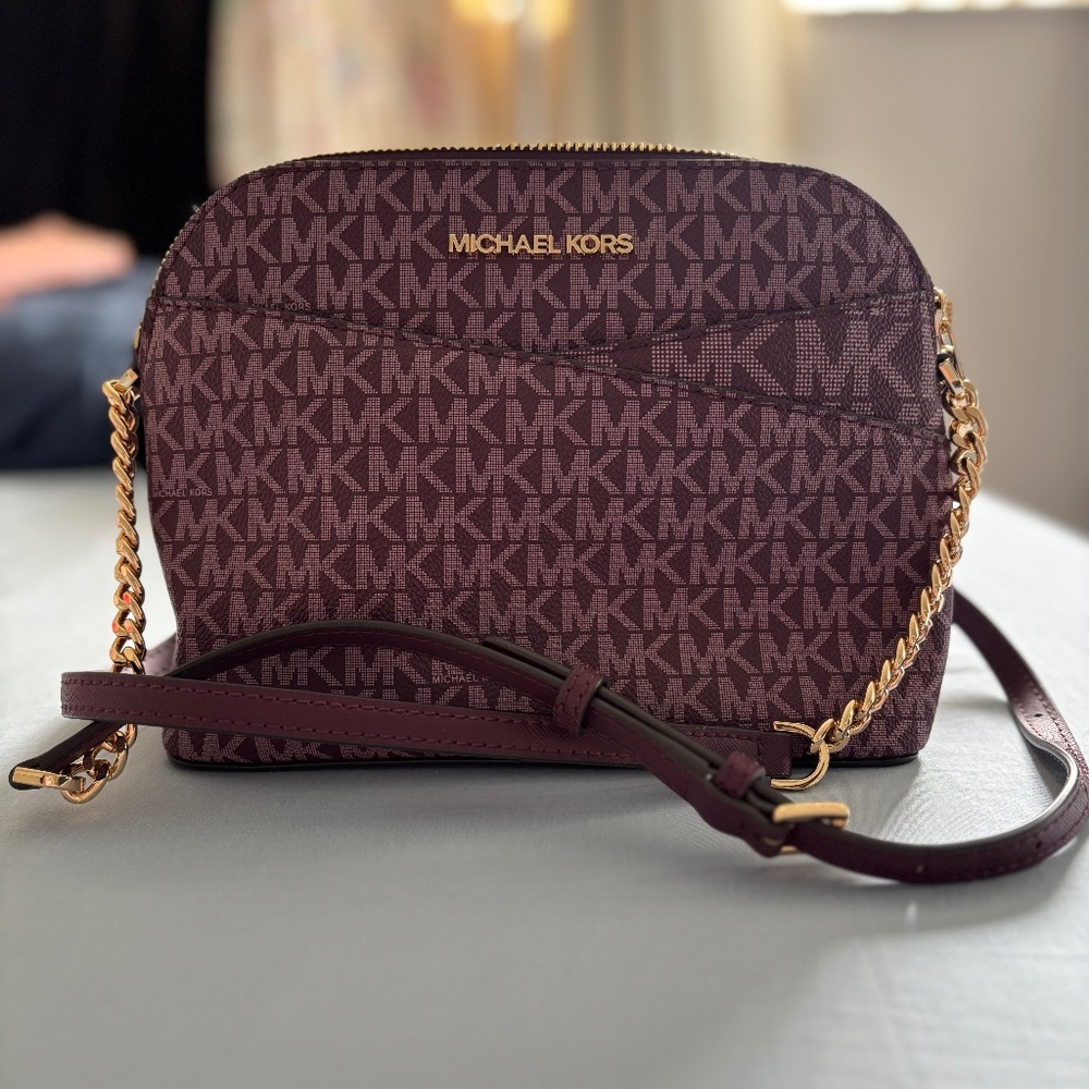 Michael Kors Jet Set Travel Medium Dome Crossbody Bag